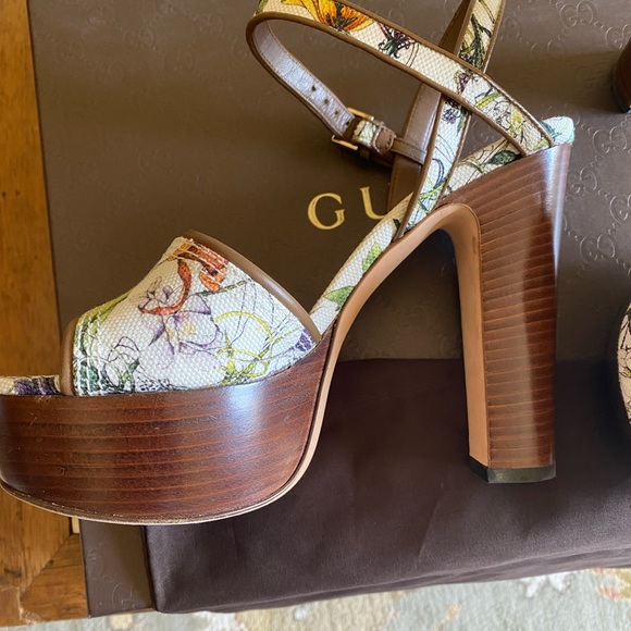 Gucci Bianco Multi Floral Platform Heels - Picture 6 of 13